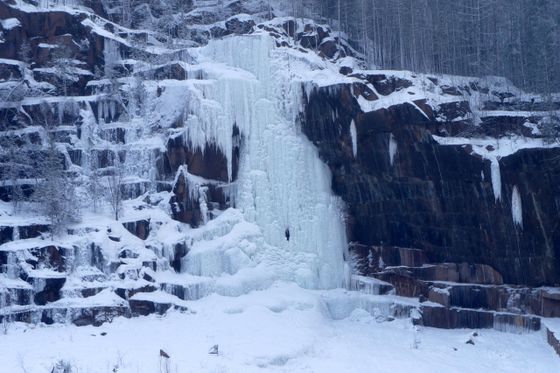 ​На «Столбах» снова появился ледяной водопад