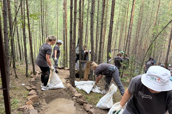 Продолжается обустройство тропы на Ермак