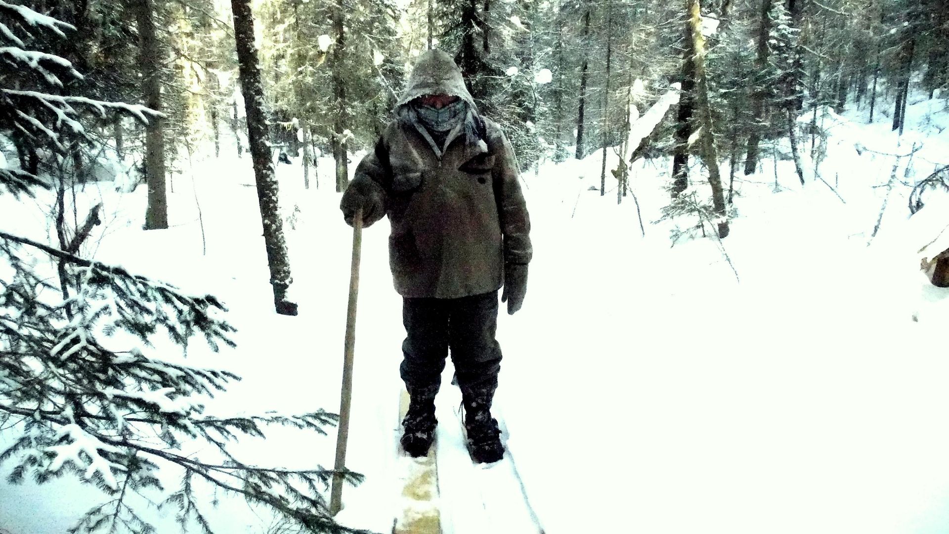 На переходе в глубокоснежной зоне