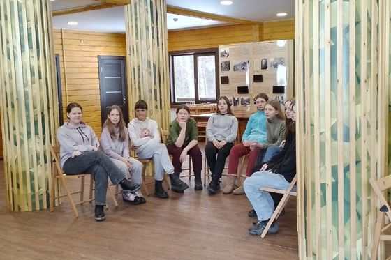 ​Гимназистки из Ачинска на занятиях по лесному делу